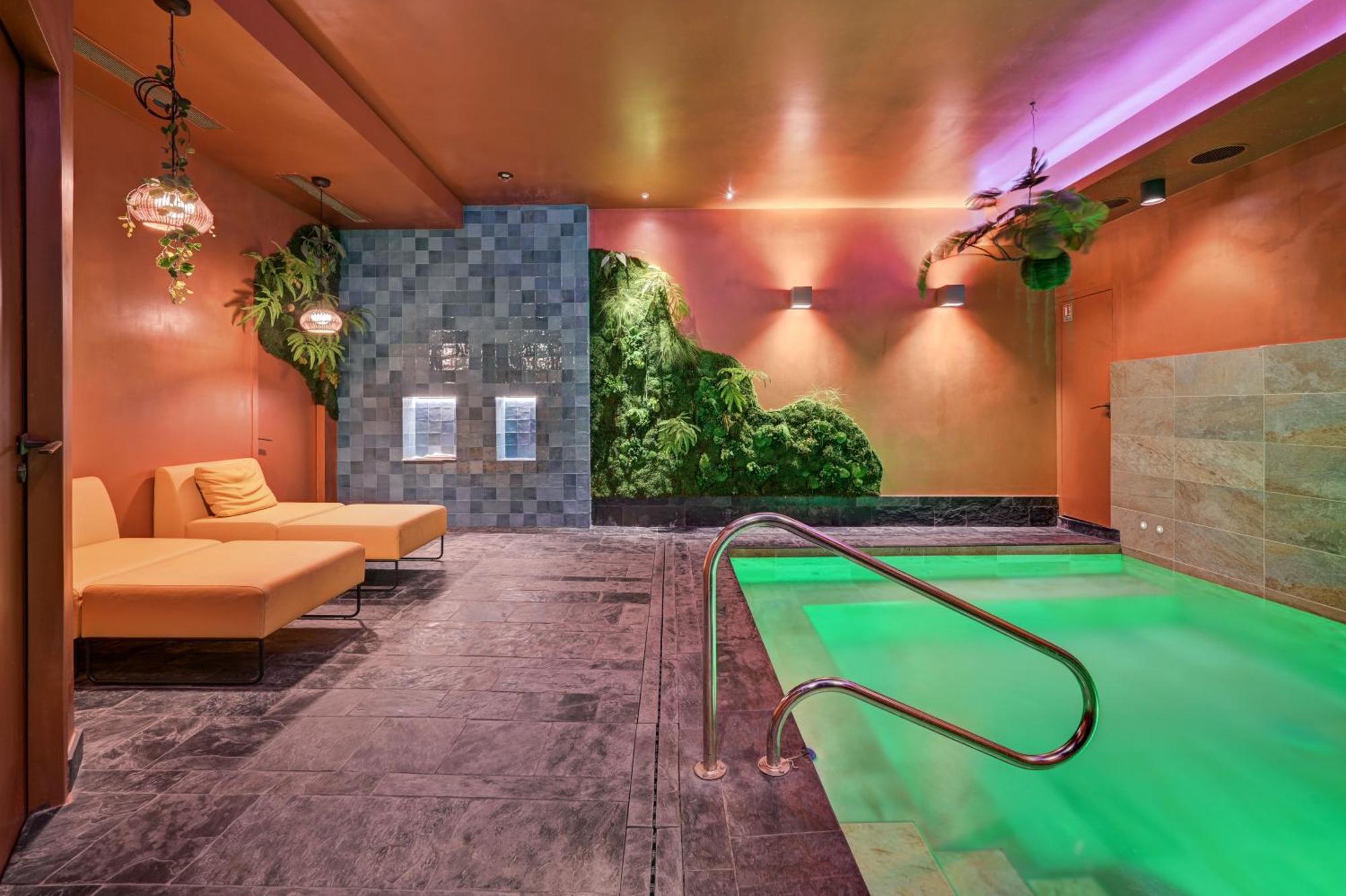 Hotel Alex &